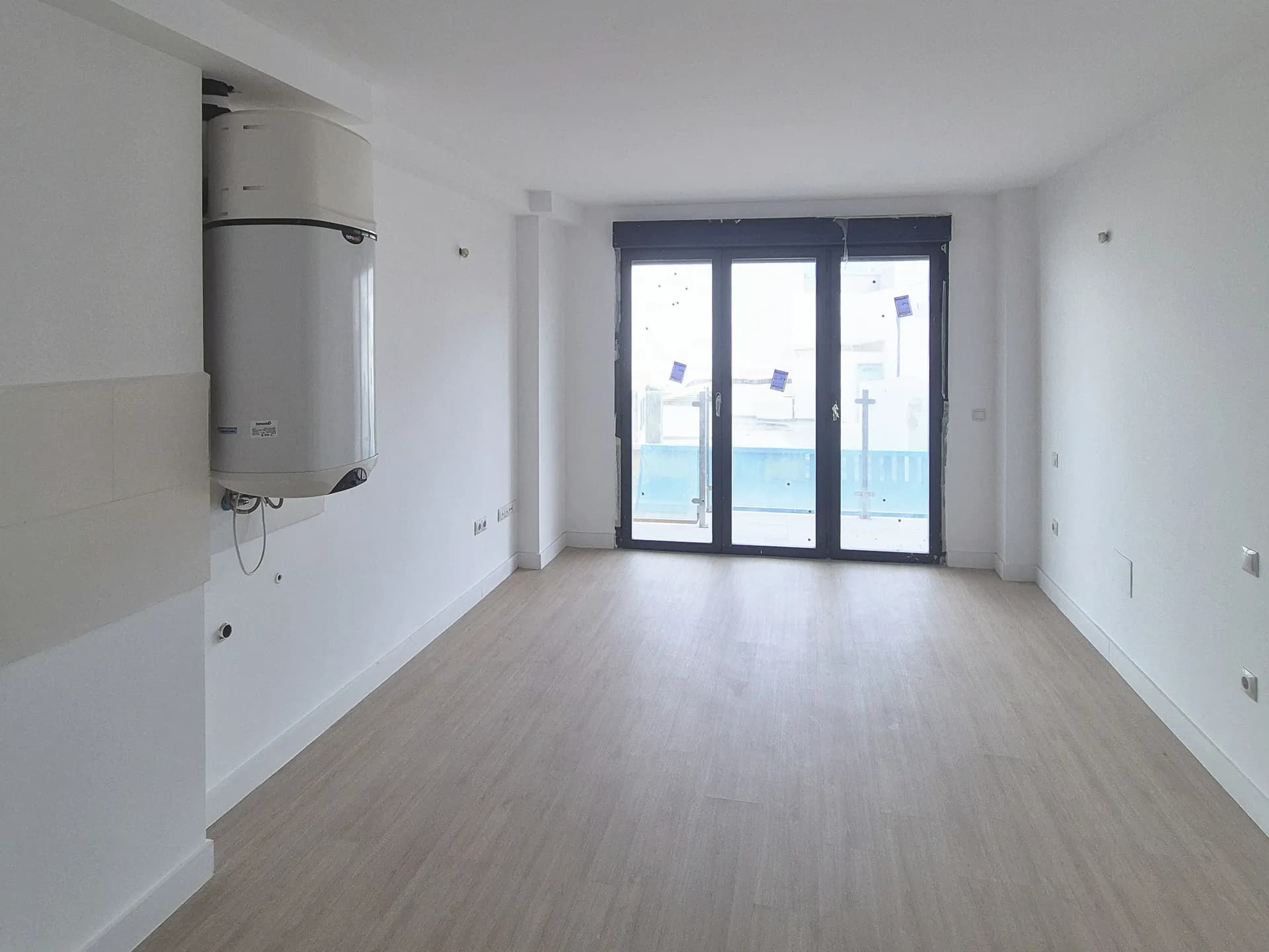 Estudio de obra nueva con balcón junto a Las Canteras